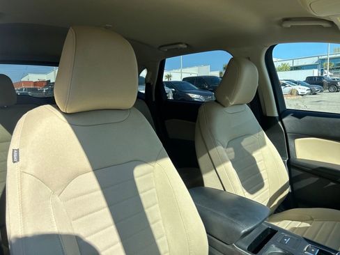 Used 2021 Ford Edge SE image 14