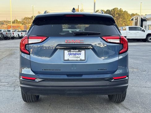 Used 2024 GMC Terrain SLT w/ Tech Package image 9