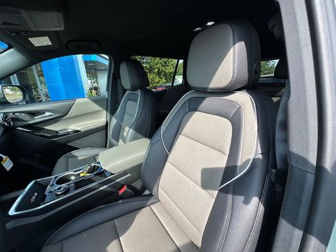 New 2026 Chevrolet Equinox LT w/ Convenience Package II image 12