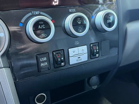 Used 2017 Toyota Sequoia Platinum AWD/4WD image 18