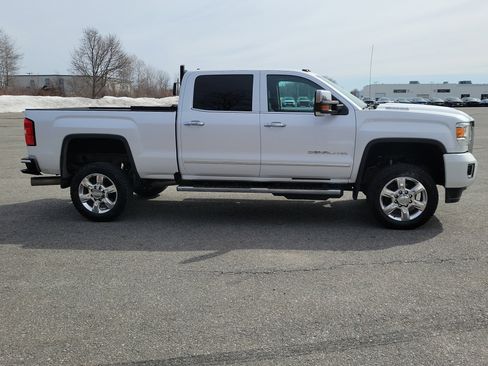 Used 2019 GMC Sierra 2500 Denali w/ Duramax Plus Package image 4