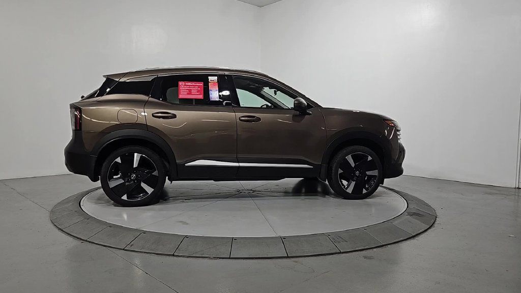 Certified 2025 Nissan Kicks SR FWD image 8