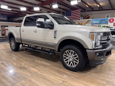 Used 2018 Ford F250 King Ranch w/ FX4 Off-Road Package image 3