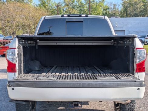 Used 2019 Nissan Titan SL w/ Midnight Edition AWD/4WD image 6