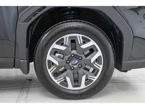 Used 2025 Subaru Forester Premium image 8