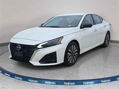 Used 2024 Nissan Altima 2.5 SV image 1