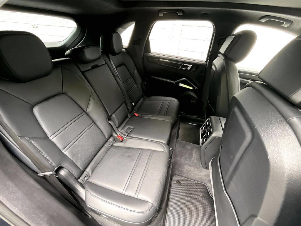 Used 2023 Porsche Cayenne Turbo AWD/4WD image 21