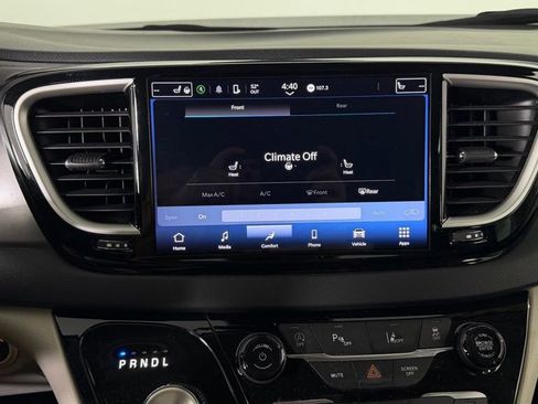 Used 2023 Chrysler Pacifica Touring-L FWD image 22