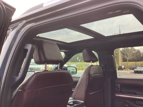 Used 2023 Ford Expedition Limited image 8