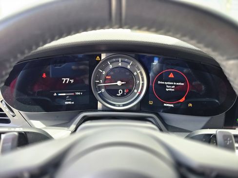 Used 2023 Porsche 911 Carrera w/ Premium Package RWD image 13