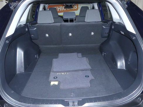 Used 2021 Toyota RAV4 XLE w/ Convenience Package FWD image 30