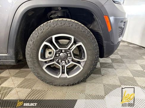 Used 2022 Jeep Grand Cherokee Trailhawk w/ Luxury Tech Group III AWD/4WD image 25