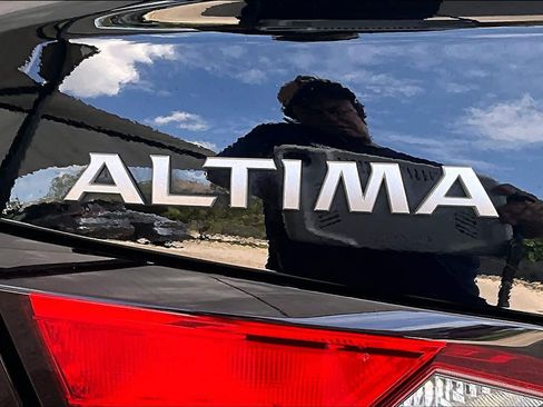 Certified 2025 Nissan Altima 2.5 SV FWD image 10