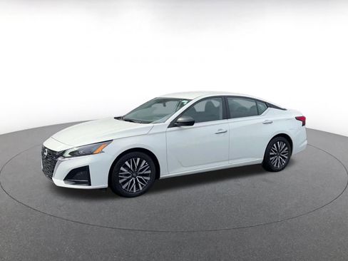 Used 2025 Nissan Altima 2.5 SV image 8