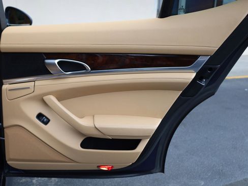 Used 2012 Porsche Panamera 4 image 22