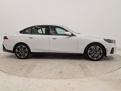 New 2026 BMW 530i xDrive image 8