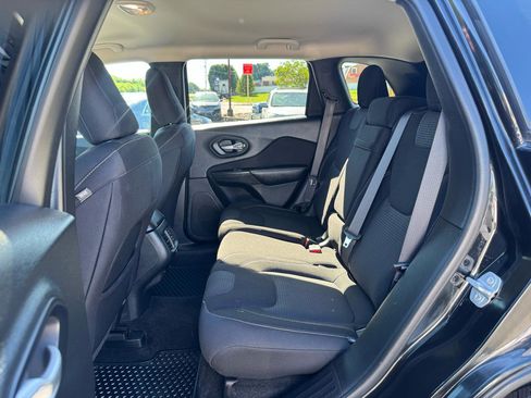 Used 2015 Jeep Cherokee Latitude w/ Comfort/Convenience Group AWD/4WD image 12