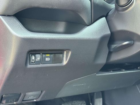 Used 2025 Toyota RAV4 XLE AWD/4WD image 9