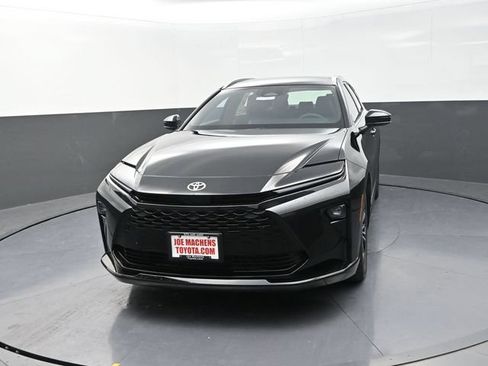 Certified 2025 Toyota Crown Signia AWD/4WD image 2