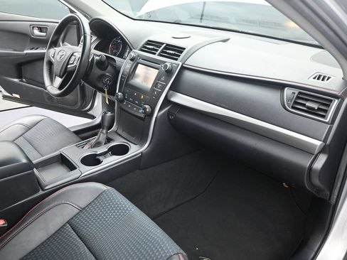 Used 2015 Toyota Camry SE FWD image 28