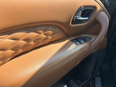 Used 2023 INFINITI QX80 Sensory w/ All-Season Package image 12