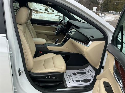 Used 2017 Cadillac XT5 Luxury w/ Driver Awareness Package image 33