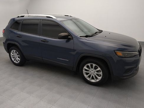 Used 2020 Jeep Cherokee Latitude FWD image 11