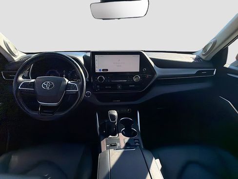 Used 2023 Toyota Highlander Limited AWD/4WD image 16