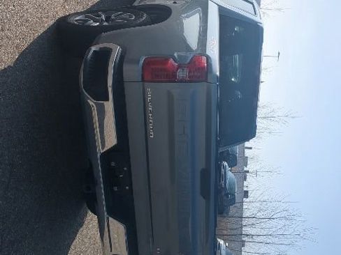 Used 2024 Chevrolet Silverado 1500 LT AWD/4WD image 7