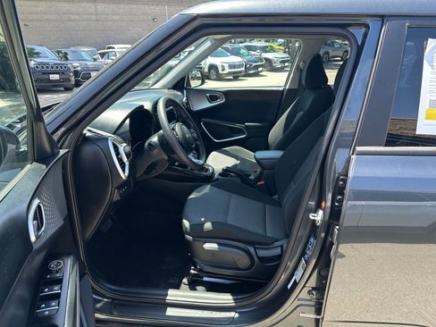 Used 2025 Kia Soul LX w/ LX Technology Package FWD image 24