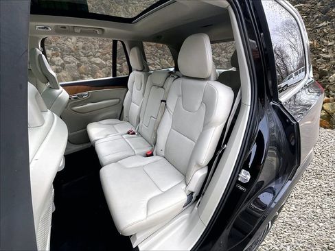 Used 2021 Volvo XC90 T6 Momentum w/ Protection Package Premier AWD/4WD image 23
