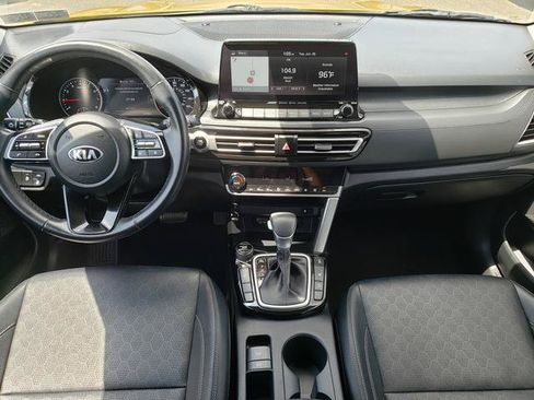 Certified 2021 Kia Seltos SX w/ SX Sunroof Package AWD/4WD image 18