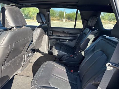 Used 2021 Ford Expedition Limited image 11