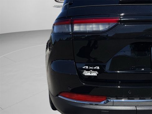 New 2025 Jeep Grand Cherokee Laredo w/ Luxury Tech Group I image 36