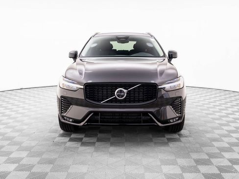 Used 2025 Volvo XC60 B5 Plus image 8