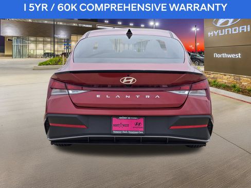 Certified 2025 Hyundai Elantra Sport FWD image 8