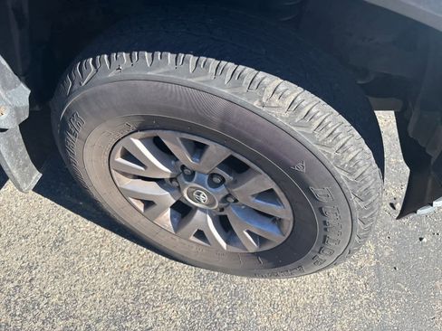 Used 2016 Toyota Tacoma SR5 w/ SR5 Appearance Package (SN) image 3