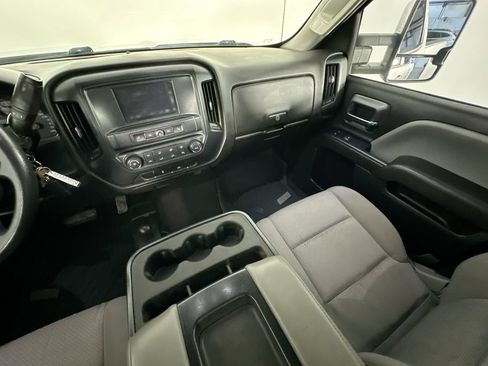 Used 2019 Chevrolet Silverado 2500 W/T AWD/4WD image 11