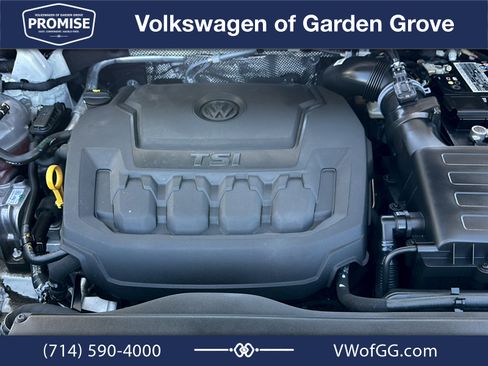 Used 2023 Volkswagen Tiguan SE w/ Panoramic Sunroof Package FWD image 28