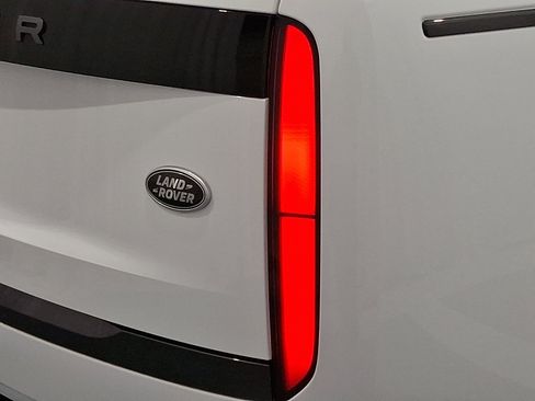 Certified 2023 Land Rover Range Rover SE image 30