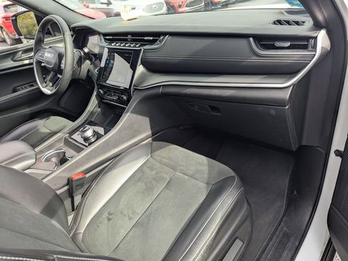 Used 2024 Jeep Grand Cherokee L Laredo image 29