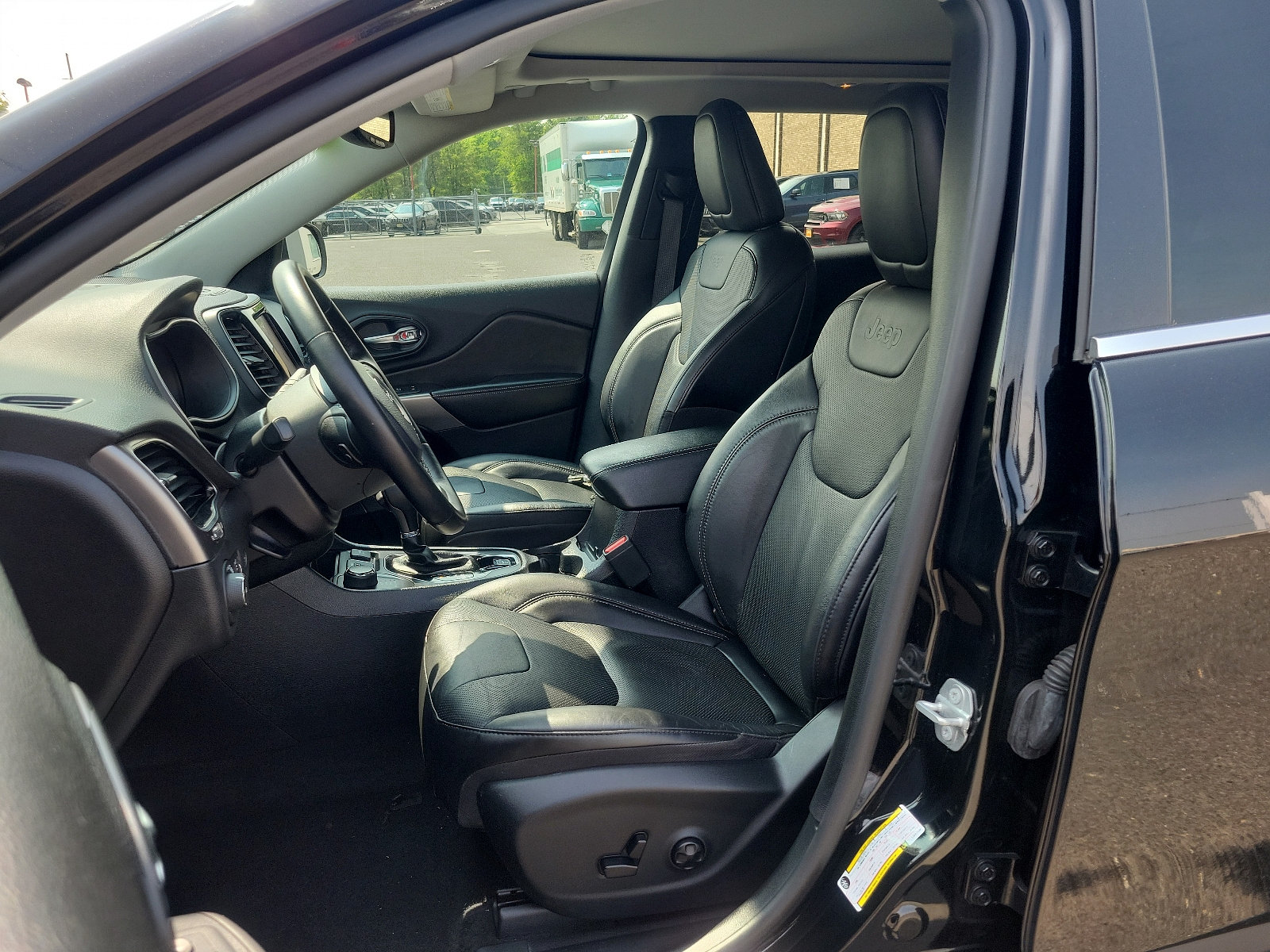 Used 2020 Jeep Cherokee Limited AWD/4WD image 13