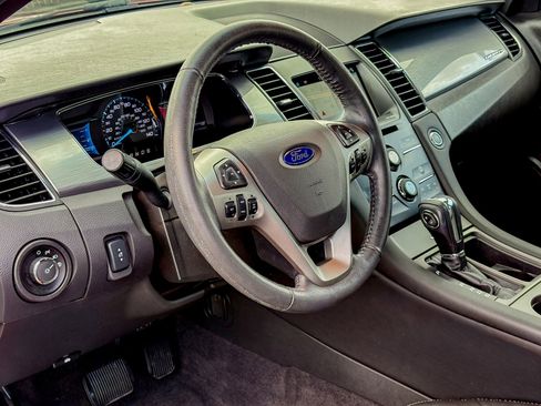 Used 2018 Ford Taurus SEL w/ Equipment Group 201A FWD image 4