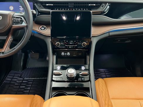 Used 2024 Jeep Grand Cherokee Summit w/ Advanced Protech Group IV AWD/4WD image 14