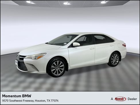 Used 2017 Toyota Camry XLE FWD image 1
