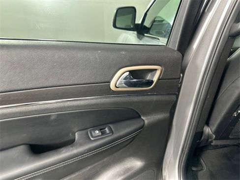 Certified 2017 Jeep Grand Cherokee Limited image 12