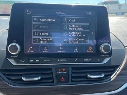 Used 2025 Nissan Altima 2.5 SV FWD image 41