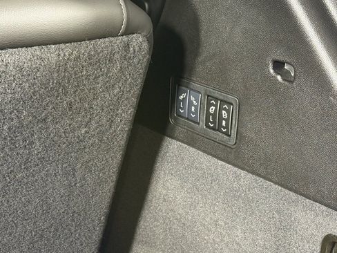 Used 2025 Cadillac XT6 Premium Luxury image 11