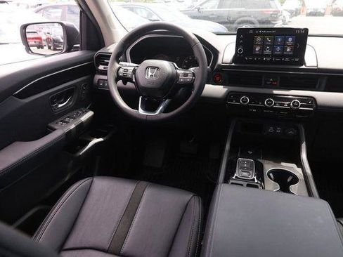 Used 2025 Honda Pilot EX-L image 24