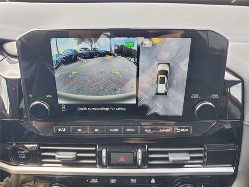 New 2025 Nissan Pathfinder SL image 16